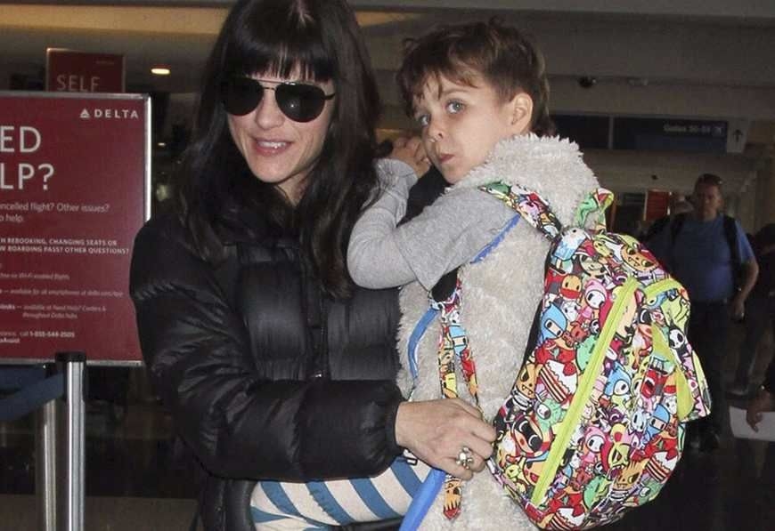 Selma Blair в аэропорту Лас-Вегаса